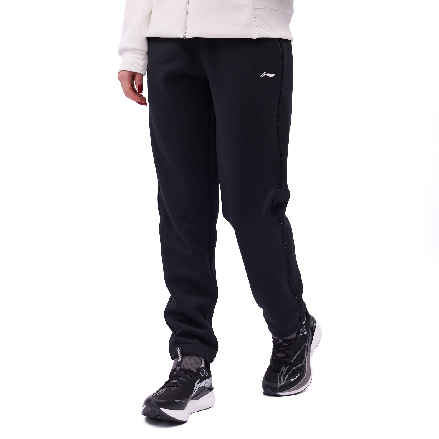 AKYV124-1 Брюки джоггеры Essentials черный